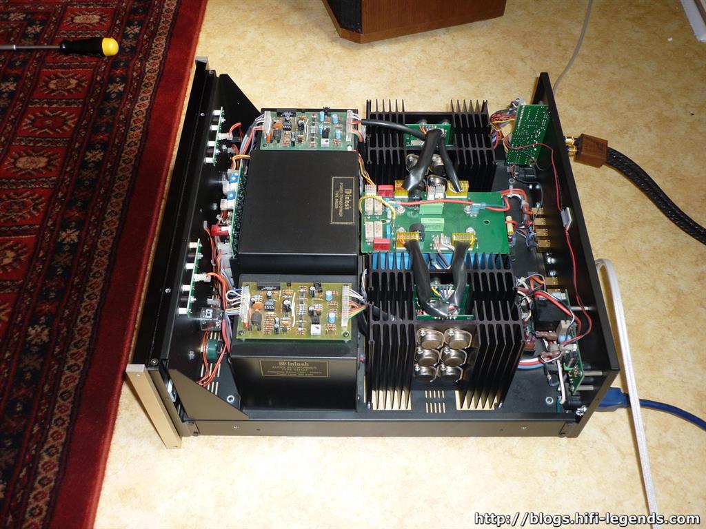 McIntosh MC300 inside 10 (Medium).jpg