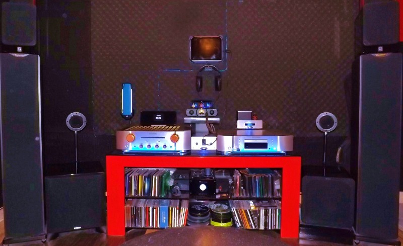 Système à l’abri de la lumière, pièce aménagée pour l'écoute hifi et pas de petites mains pour y toucher.