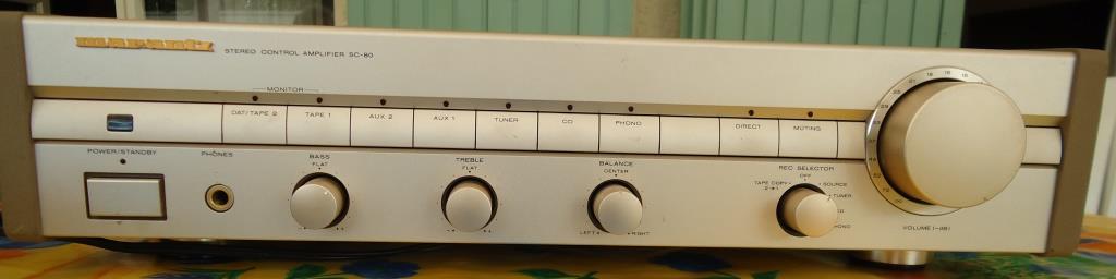 Ci-joint une première photo du pré-ampli Marantz