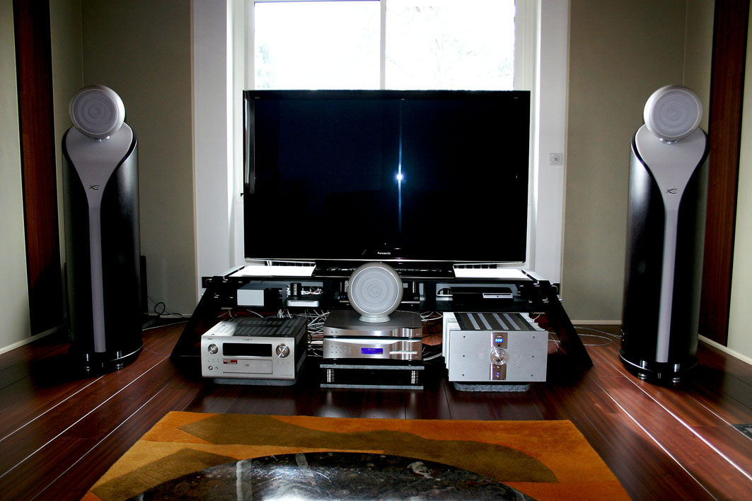 pièce Hifi front detail.jpg
