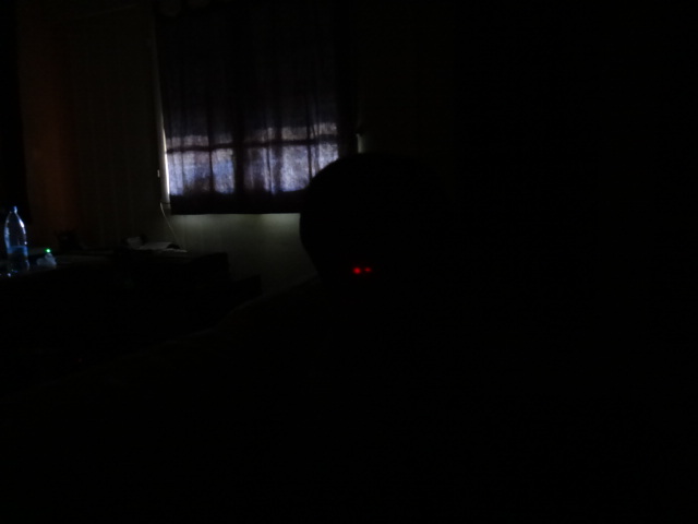 on voit le faisceau lumineux orienté vers mon oreille